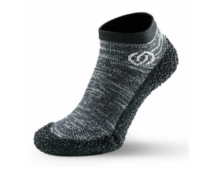 Skinners grises chaussures minimalistes chaussettes avec semelle couleur granite grey