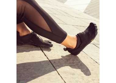 Photo des chaussures minimalistes Vibram FiveFingers KMD Sport 2.0 homme noir portées - 21M3601