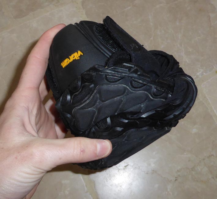 les chaussures Vibram Furoshiki plié en boule