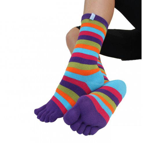 Chaussettes à 5 orteils rayés violet bleu orange de la marque toetoe